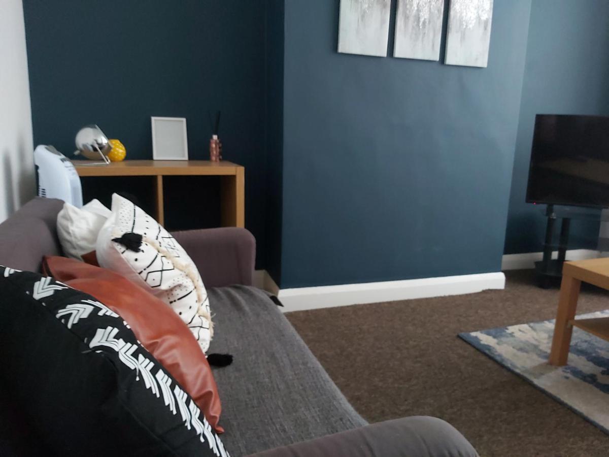 Comfy 4 Bed Away From Holiday home